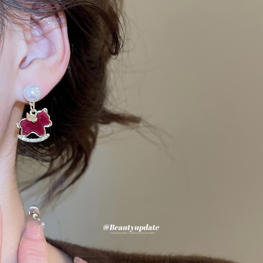 Diamond-set flocked pony pearl stud earrings retro temperament natal year earrings earrings