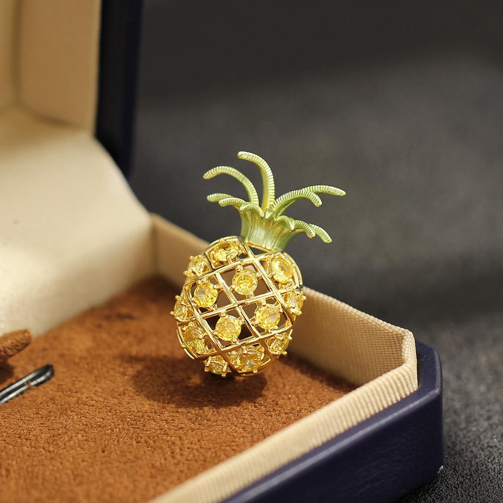 New Product Small Fresh Stone Yellow Pineapple Brooch Simple And Versatile Fashion Fruit Small Pin Men And Women The Same Collar Pin