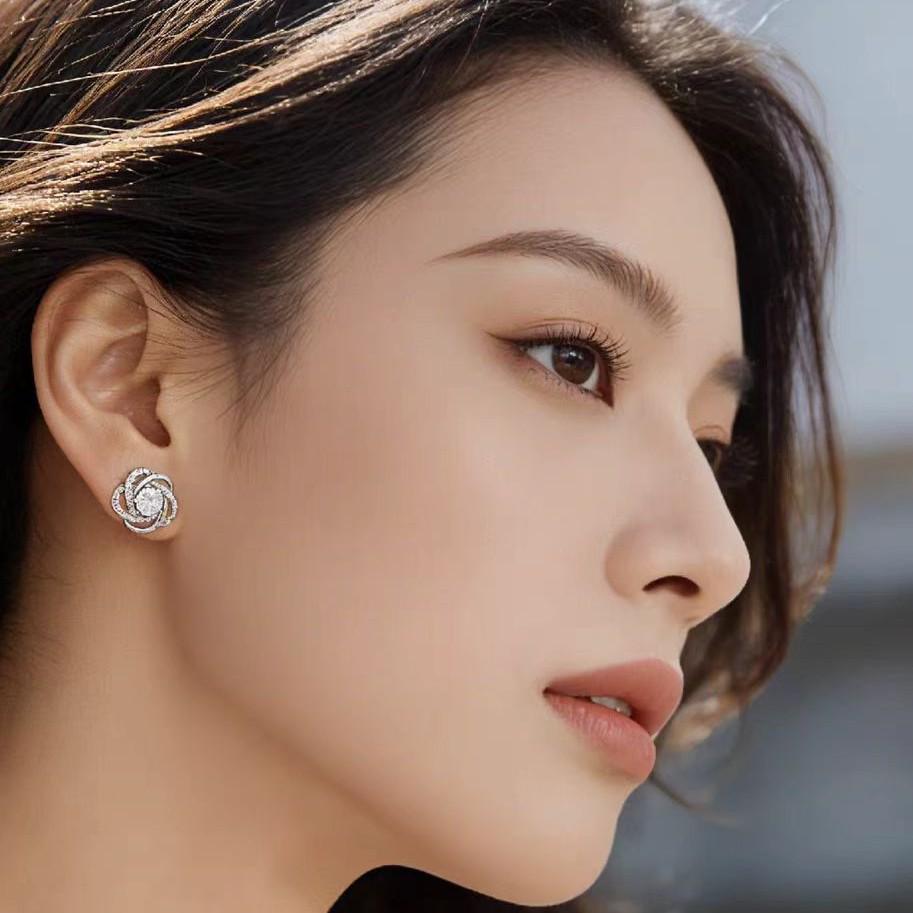 Kolczyki sztyfty S925 Srebrna Igła Kwiatowe z Diamentem - Prosta, Uniwersalna Biżuteria Damska