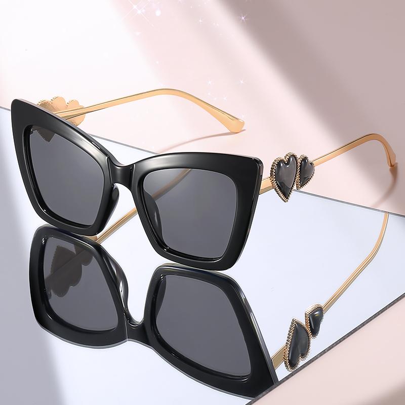 

Fashion Pink Gradient Cat Eye Sunglasses with Brown Red Heart Decor, Gold Frame Trendy Eyewear for Women Party & Daily Wear