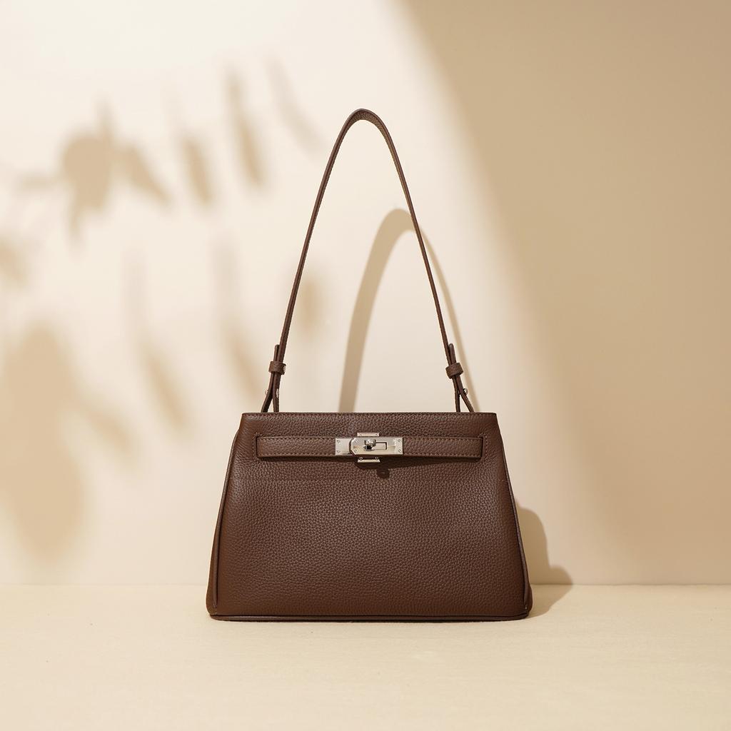 New High-end Fashion Cowhide Lock Armpit Bag Commuter Leather Portable Messenger Bag