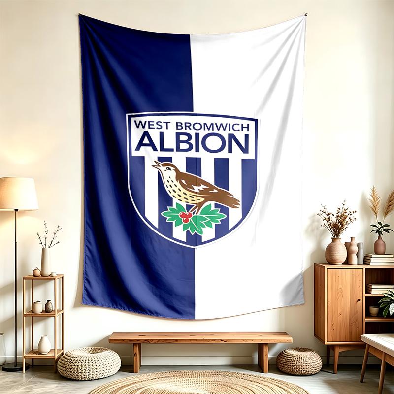 West Bromwich Albion FC (5) Tapisserie Adaptée Pour Décorer Les Maisons Les Dortoirs Et Les Chambres Douce Au Toucher Et Un Cadeau Parfait Pour Les Amis Et La Famille