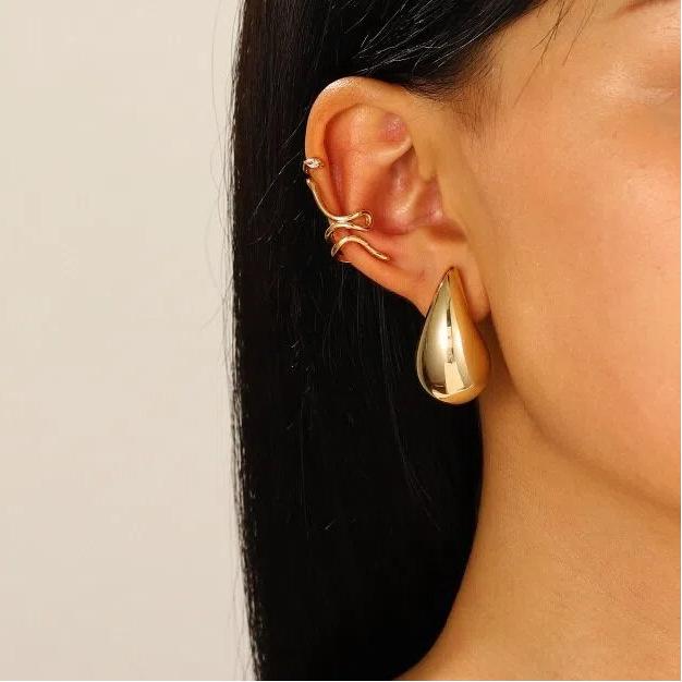 Chic European & American Oval Hollow Electroplated Ear Clip Earrings