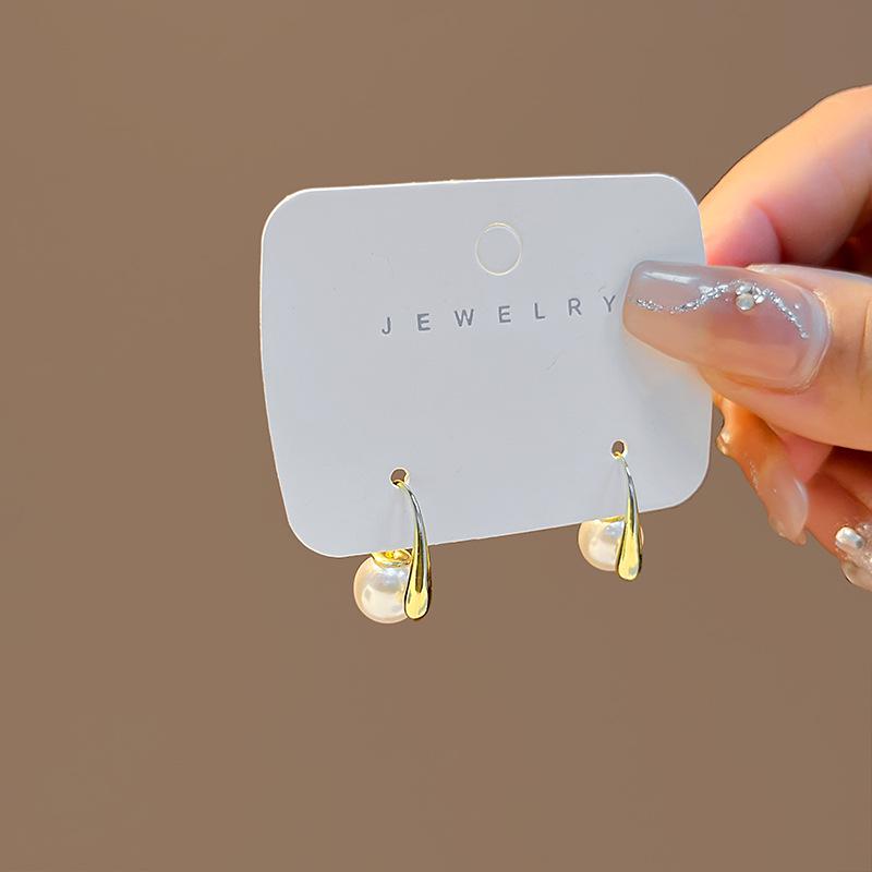 2022 Elegante Süßwasserperlenohrringe im Retro-Design