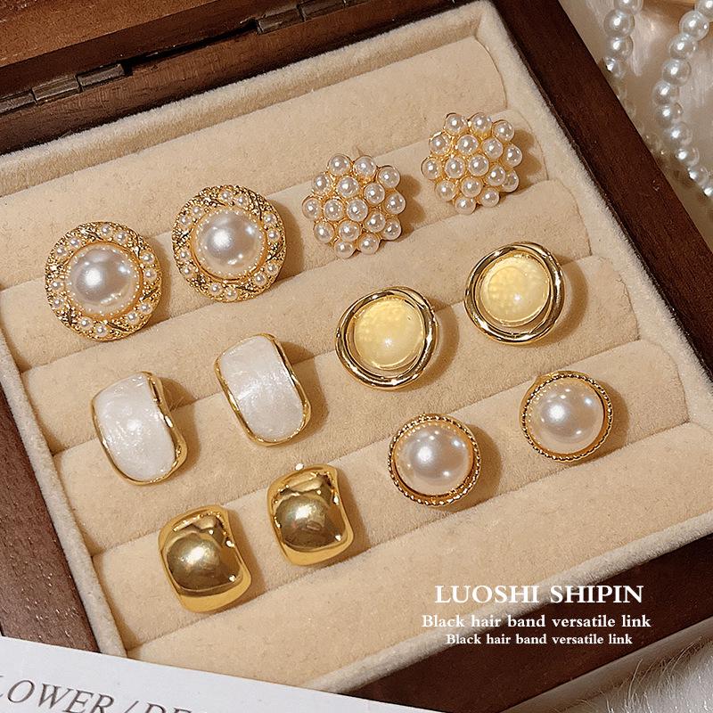 2025 Retro-Inspired Imitation Pearl Earrings: Niche Light Luxury Ear Studs & Pendants