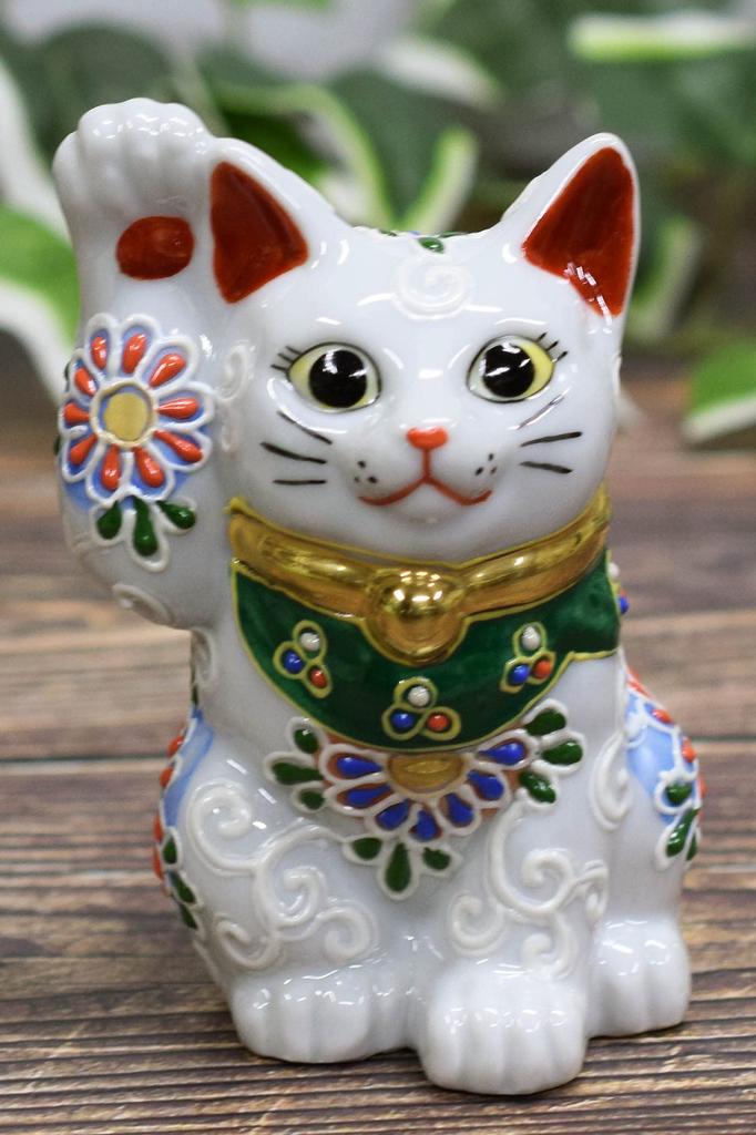 Cute Kutani Ware Figurine from Waza no A figurine in Feng Shui A perfect gift for store and 88th Maneki-neko Kura. lucky, right-handed maneki-neko