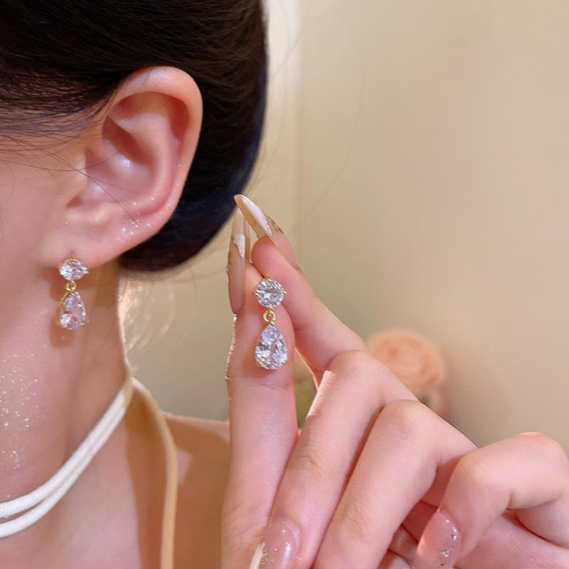 Simple super flash zircon water drop earrings female stud earrings Internet celebrity new temperament ears