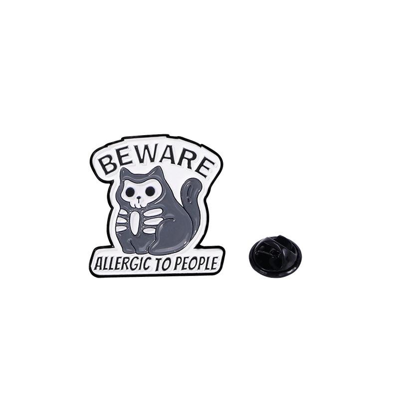 Original Cartoon Katze Metall Brosche Niedliche Tier Serie Schwarze Katze Pistolen Abzeichen Heiß verkaufte Pin Zubehör