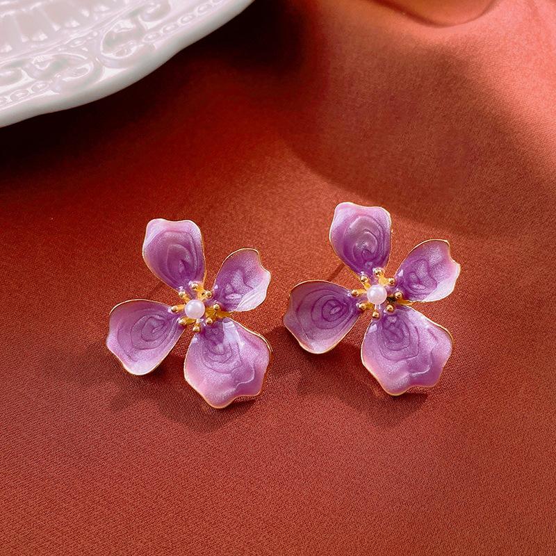 Simple oil drop flower petals imitation pearl silver needle French niche premium earrings 