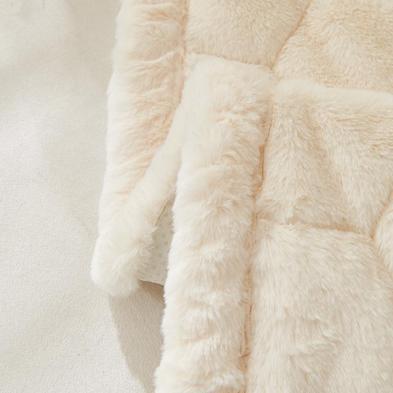 Thickened Warm Sofa Cover Fabric New Autumn And Winter Anti Slip Sofa Cushion Cover One-Piece Laying Skin Friendly Cream Style