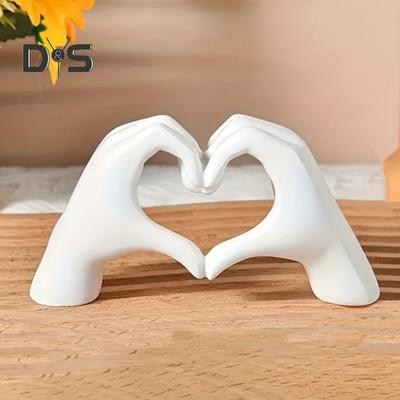 Love Heart Hand Figurine Heart-shaped Gesture Resin Statue Sculpture Home Office Wedding Party Desktop Decoration Ornament