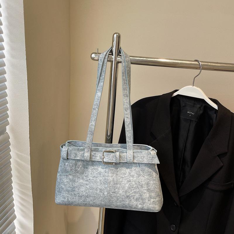 

Casual portable commuter bag women s 2025 summer new trendy fashion foreign style underarm bag large capacity locomotive bag