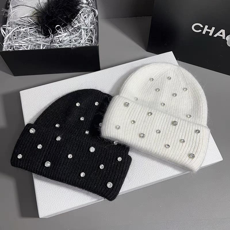 French Light Luxury Rhinestone Heavy Industry Rabbit Hair Knitted Hat Women'S Sweet Versatile Headgear Outdoor Thermal Hat