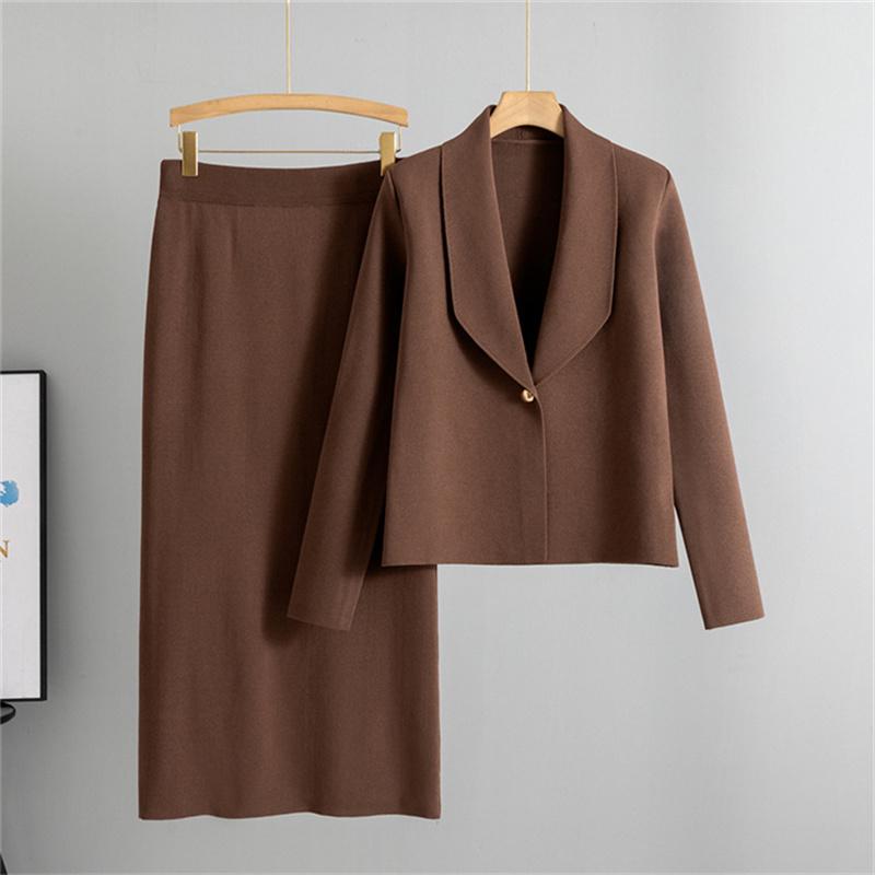 

Женский осенне-зимний комплект из двух предметов: кардиган, свитер, куртка и платье One Size кофейный