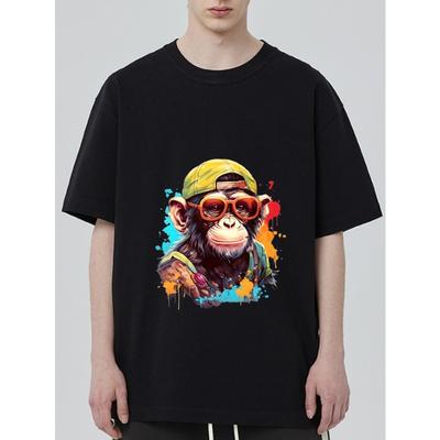 T-shirt nera con stampa di una scimmia con berretto e occhiali da sole, ideale per un look casual.