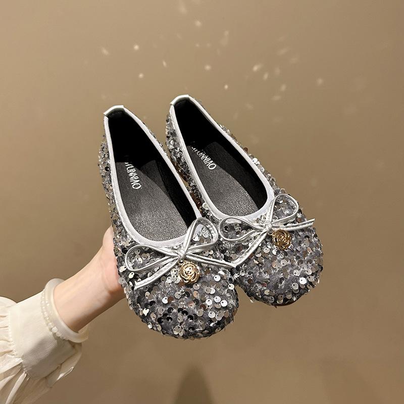 

Сказочный стиль французские женские туфли-лодочки вечерние туфли 2025 новые блестящие ретро бант маленький ароматный стиль плоские туфли бабушки 40 серебряный