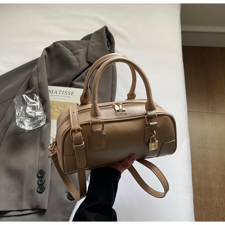 

Retro small bag women s fashion versatile 2025 new super popular messenger bag women s portable work pillow bag хаки