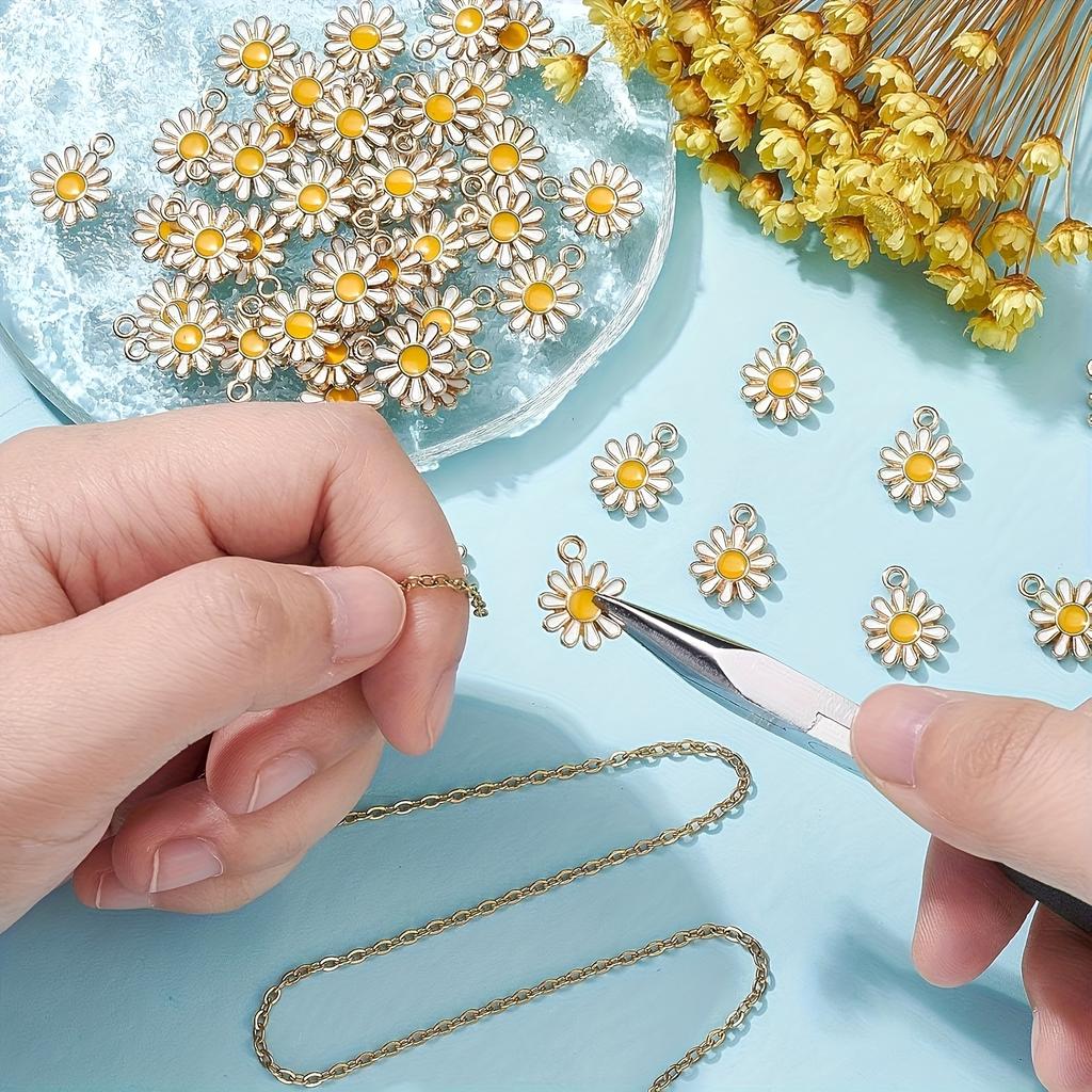 100pcs White Flower Pendant Mini Floral Chrysanthemum Pendant Enamel Alloy Daisy Pendant for Jewelry Making Bracelet Necklace