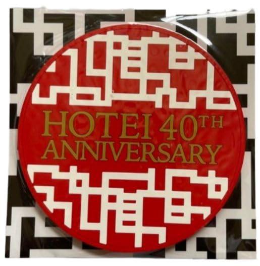 

Музей HOTEI 40-річний ЮВІЛЕЙ - Виставка до 40-річчя Tomoyasu Hotei - Пам ятна продукція: Червона гумова підставка під чашку