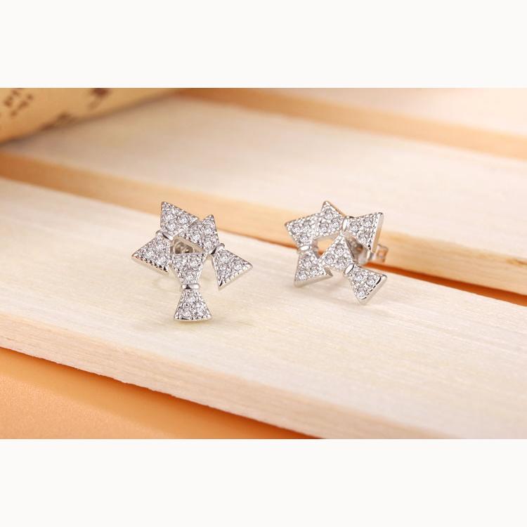 

Стрічка Подарунок для Дівчини Модні Блискучі Класичні Сережки-Пусети з Цирконію для Жінок Сліпучі Жіночі Елегантні Аксесуари Позачасова Ювелірна Прикраса біле золото кольору