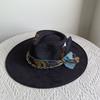 Kaffee-Breitkrempen-Jazzhut für Männer und Frauen, Retro-Mode, mit Nieten und Federn verzierter Fedora, Panama-Strohhut, neuer Stil