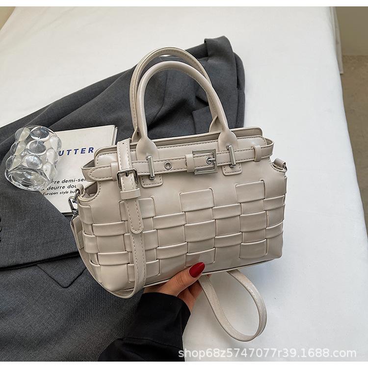 Premium retro handbag women's 2025 new woven shoulder bag commuter shoulder crossbody bucket bag