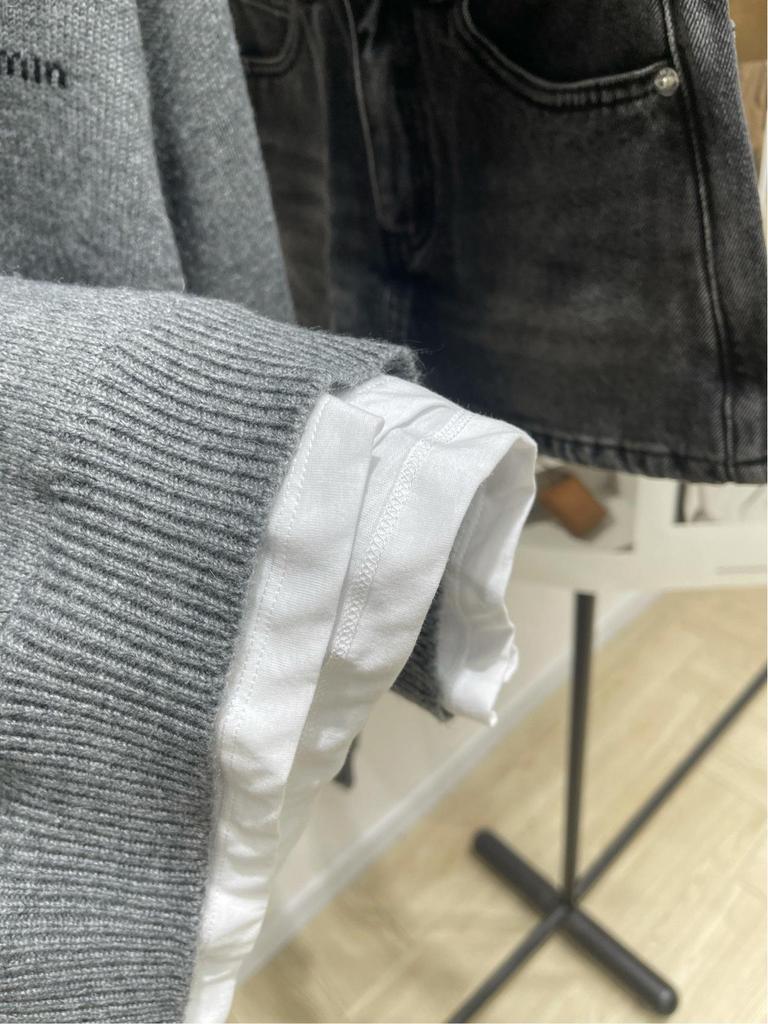 2025 Early Autumn Gray & White Jacquard Letter Long Sleeve Crew Neck Sweater - Loose Slimming Age-Reducing Wool Top for Women