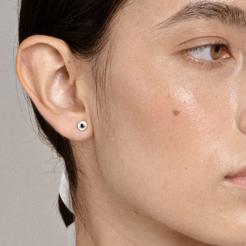 Ahndronico sapphire earring