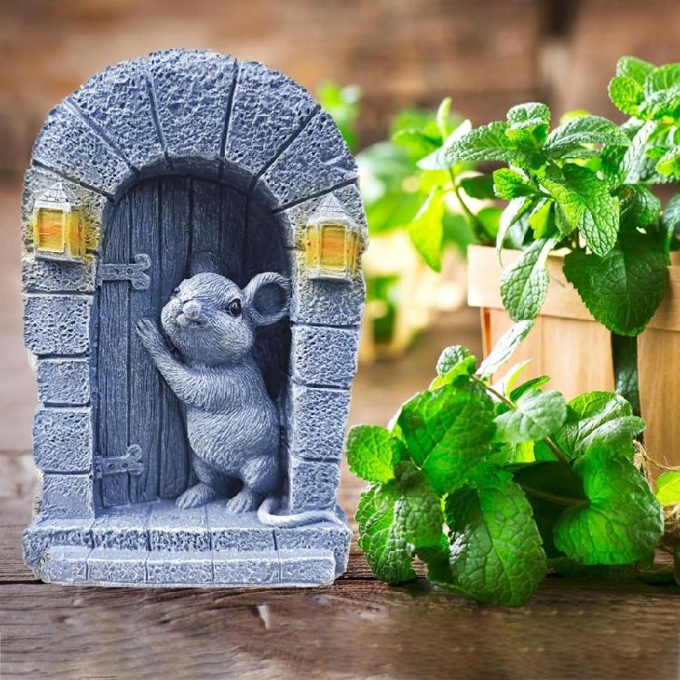 Erzählende Maus durch Tür Harzfigur Für Kinderspiel und Gartengestaltung
