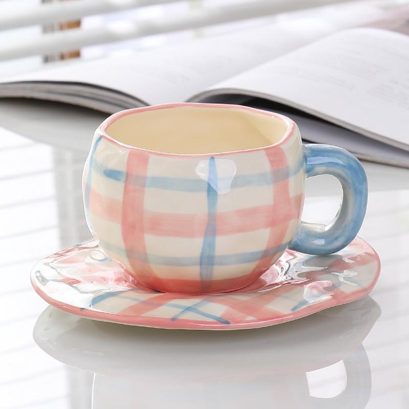 Small floral creative ceramic coffee cup and saucer, hand-squeezed, hand-painted irregular high-value breakfast cup