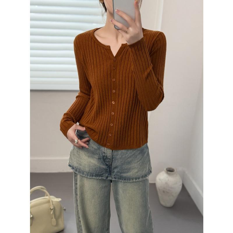 V-neck gentle wind knitted small cardigan top, female slim body, pit strip texture, versatile outside and thin inside