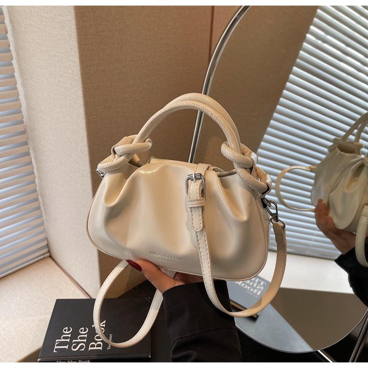 Niche Design Bag Women's New Summer Messenger Bag Portable Pleated Cloud Bag