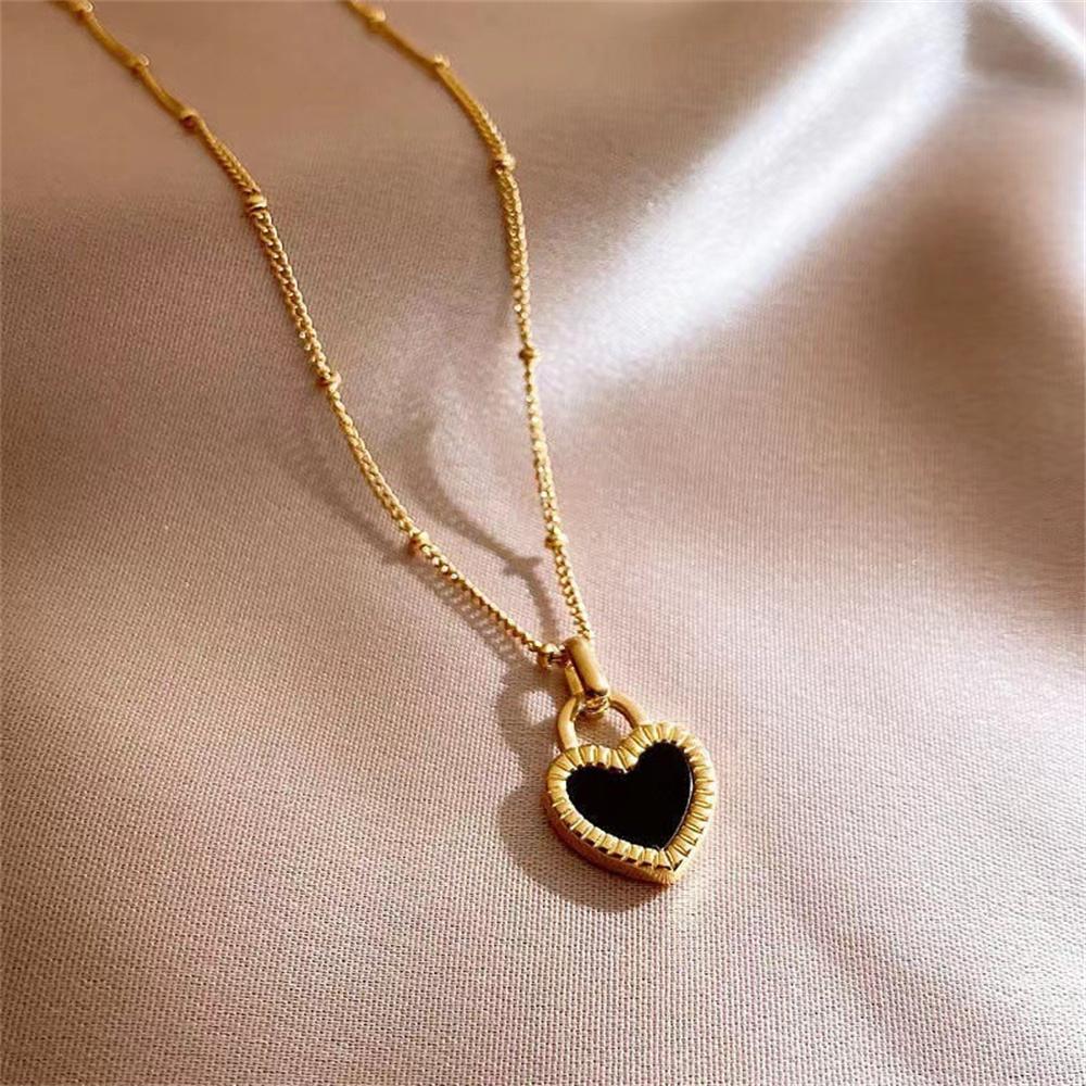 Retro cross necklace long pendant unisex hip hop chain accessory for men and women stylish sweater jewelry
