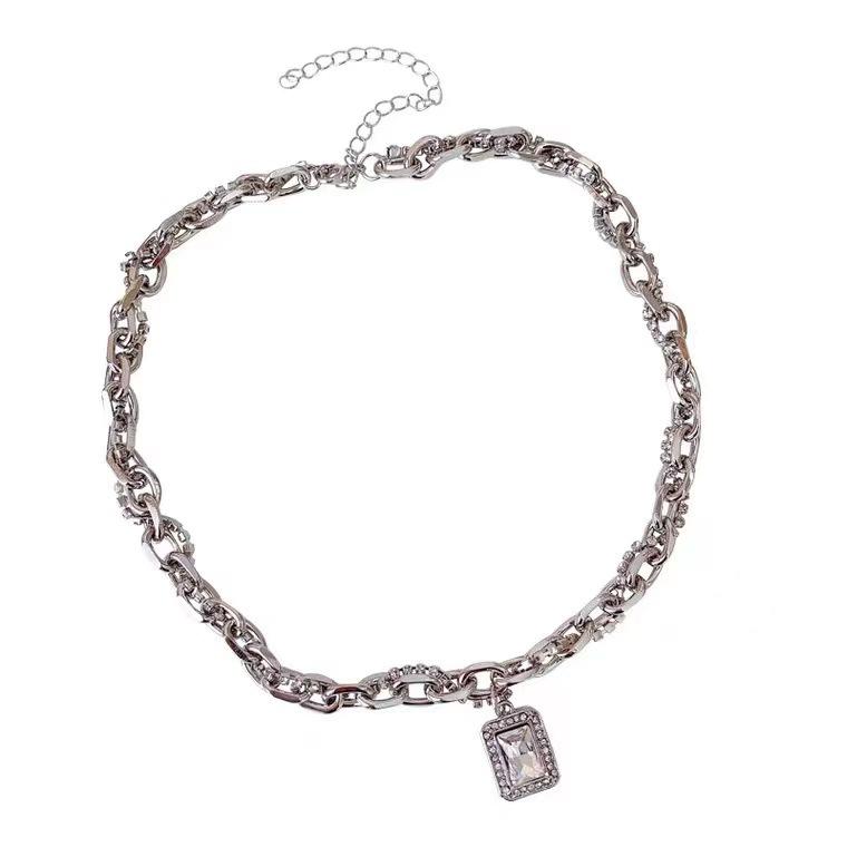 

European and American style niche rock sugar square diamond pendant necklace ins temperament cold wind collarbone chain hip hop street jewelry women
