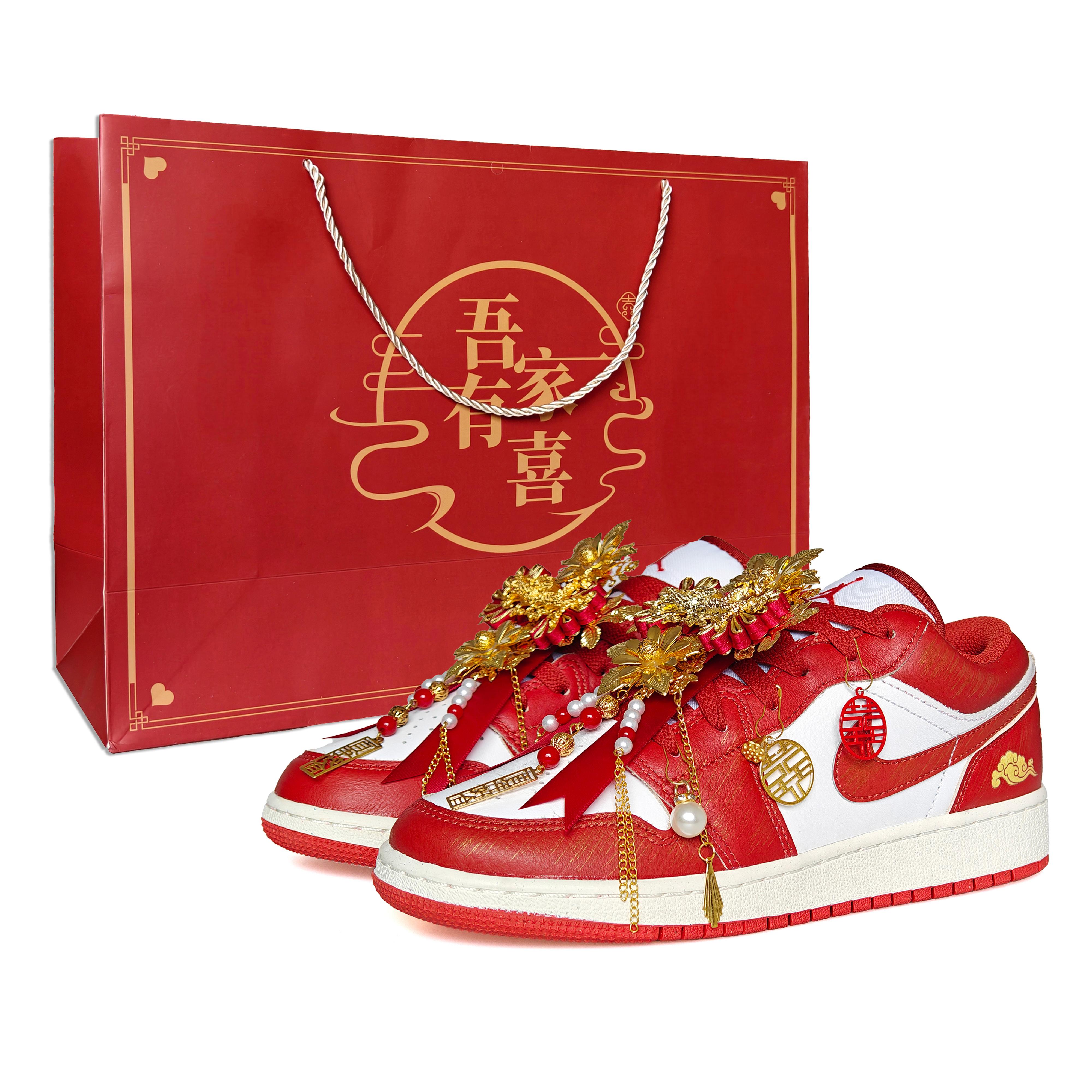 

Jordan Air Jordan 1 Abrasion Resistant Low top Vintage Basketball Shoes Women s Red FJ3465-160(Team776--BOX) 39