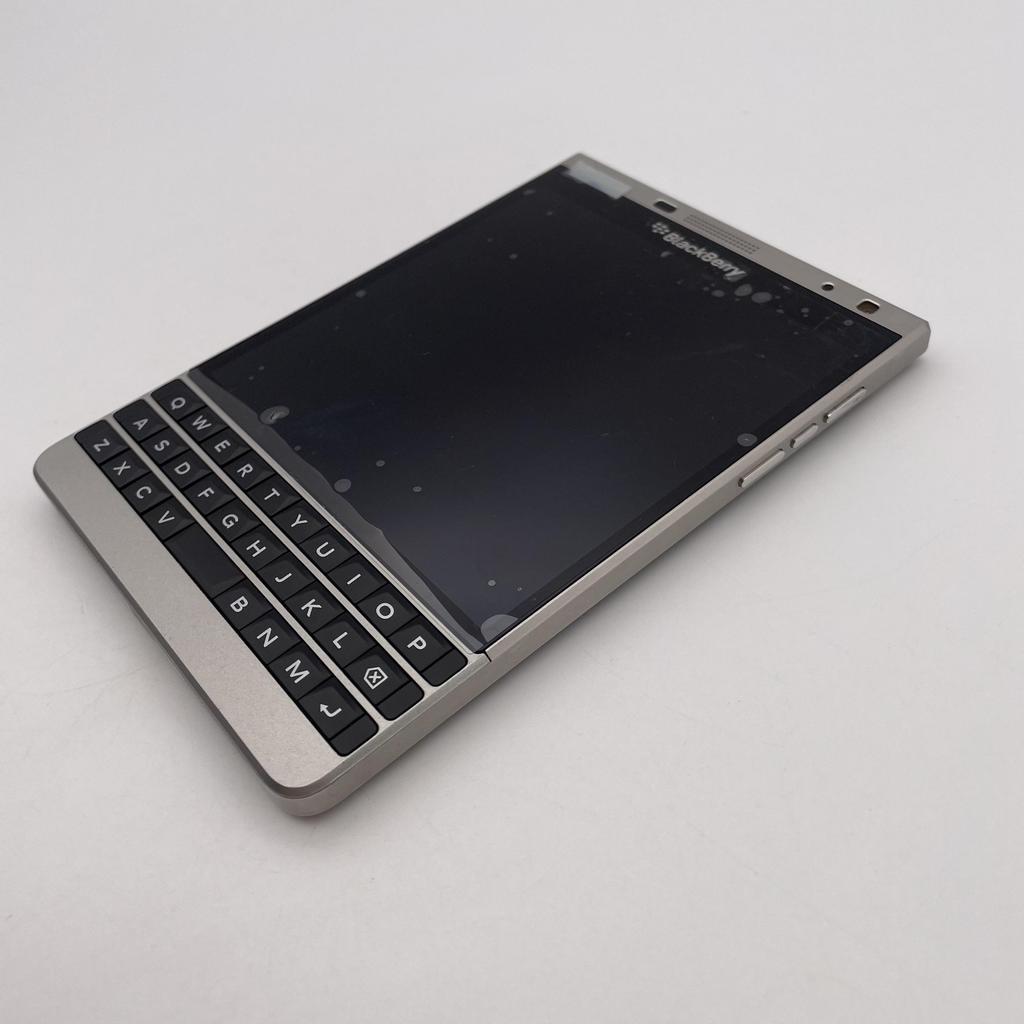 Überholter Blackberry Passport (-4) Q30 Passport Sliver Edition 4G NETZWERK 3GB RAM 32GB ROM 13MP 4.5" Mobiltelefon Handy Mit 1 SIM