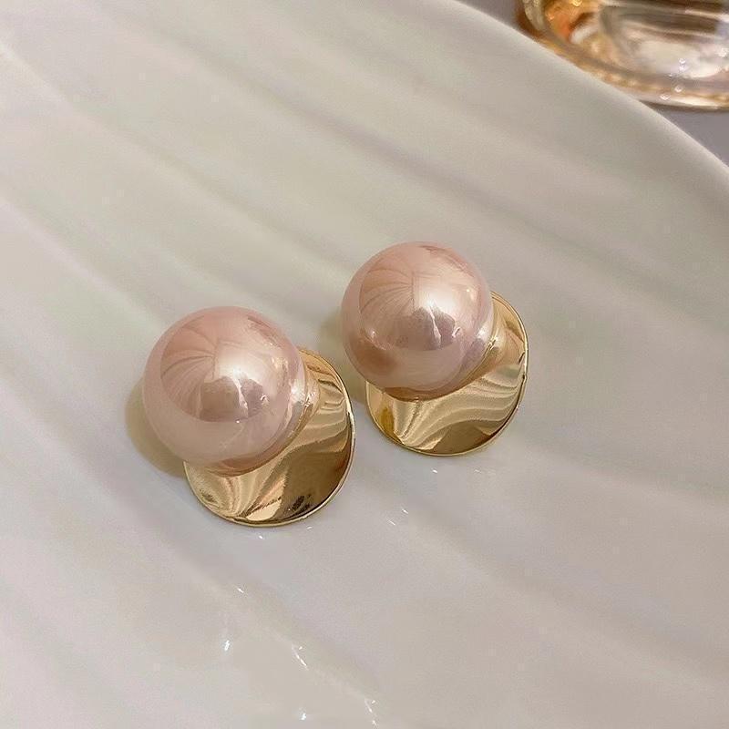 Korean Elegant Pearl Stud Earrings for Women: Versatile, High-Class Style Jewelry