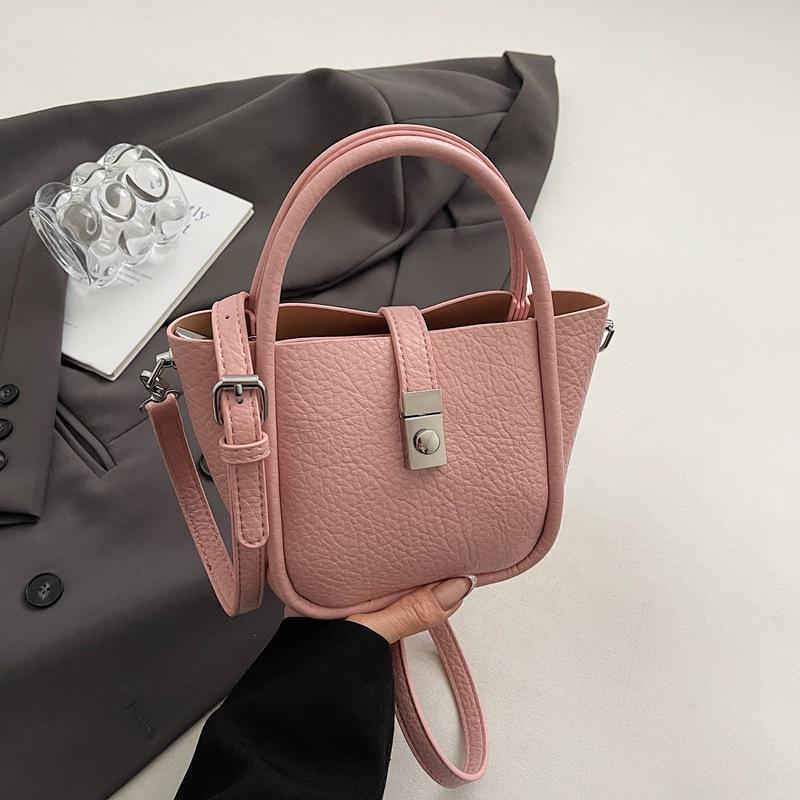 

2025 summer trend new product simple high value portable bucket bag foreign style leisure women commuter messenger bag