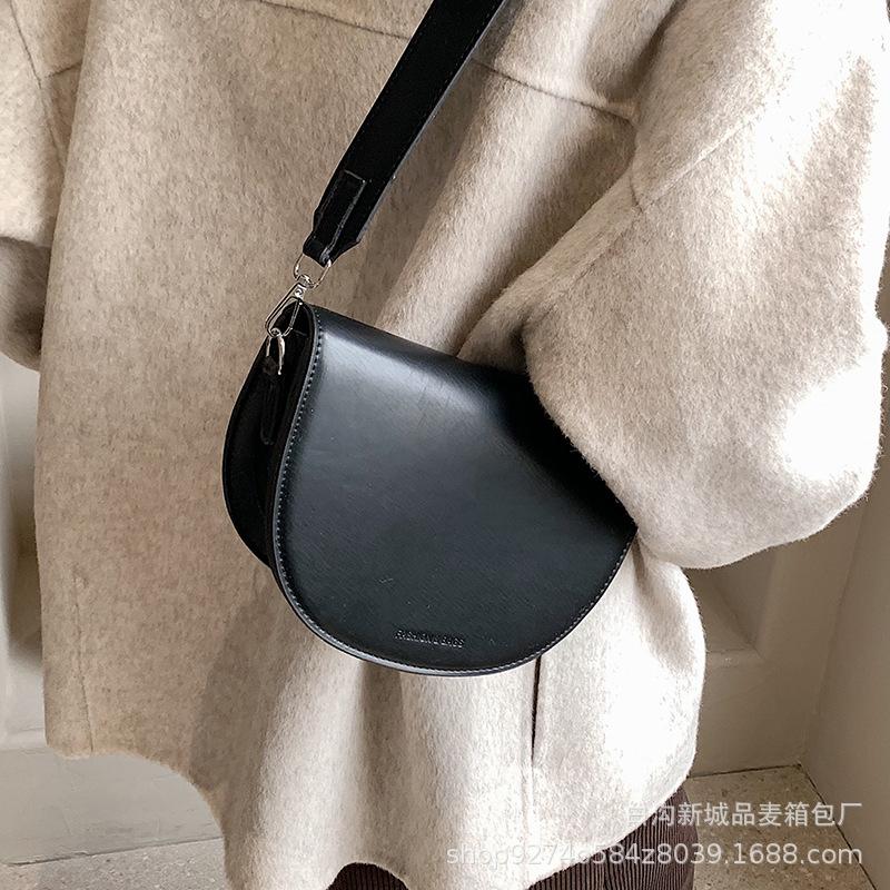 French niche design underarm messenger bag women's 2025 new retro shoulder bag popular saddle bag