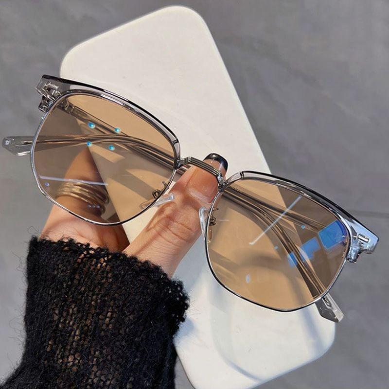 Color-Changing Retro Eyebrow Glasses Frame Men'S Business Photosensitive Gray Myopia Glasses Anti-Blue Light Versatile Flat Light