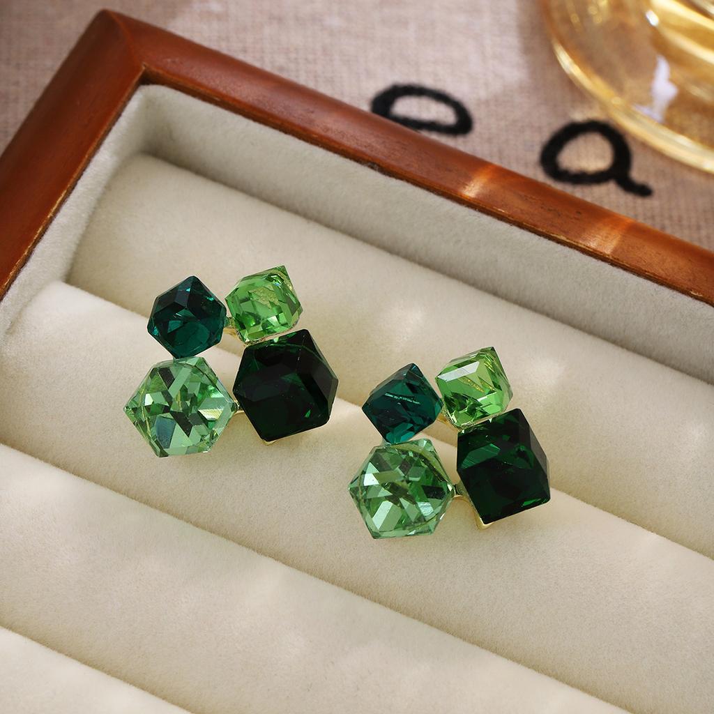 Nowoczesny Trend Lato Popularne Szmaragdowozielone Kwadratowe Kryształowe Kolczyki dla Kobiet Temperament Moda Pasujące do wszystkiego Urocze Party Cyrkonia