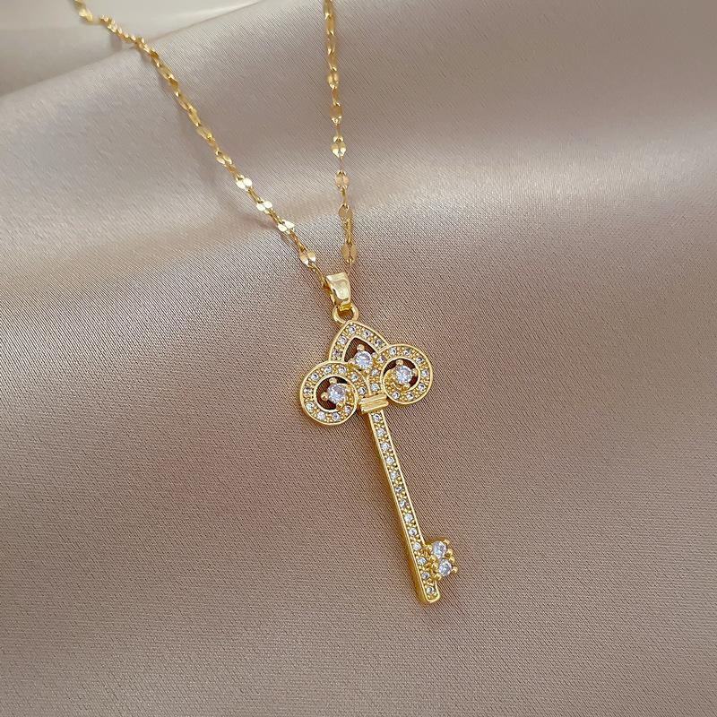 Crown Key Light Luxury Temperament Gorgeous Full Diamond Necklace Women'S Versatile Collarbone Chain Titanium Steel Chain
