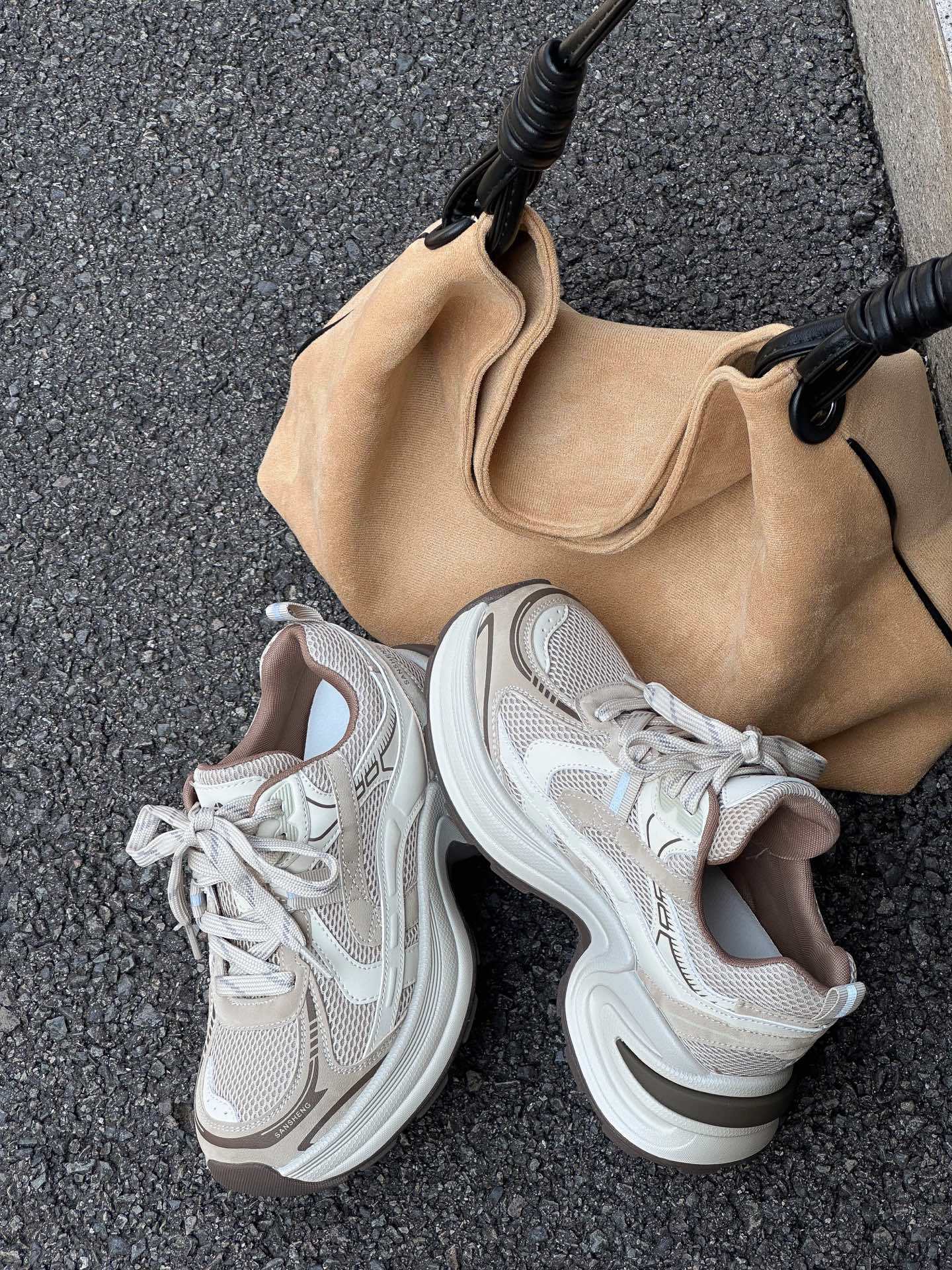 

Leather Korean version of dad shoes for women s 2025 autumn new thick-soled heightened, light and not tired, versatile casual sports shoes 35