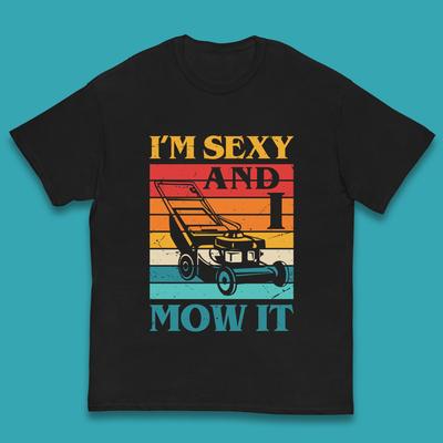 Ik ben Sexy En Ik Maai Het Grappige Gazonmaaien Vaderdag Tuinman Landschapsarchitect Papa Grap Landschapsarchitectuur Kinderen T-shirt
