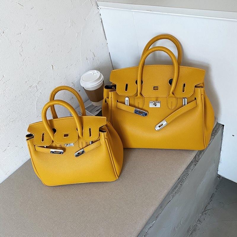 Stylish Large Capacity Tote Bag For Women With Fashionable Design And Versatile Use