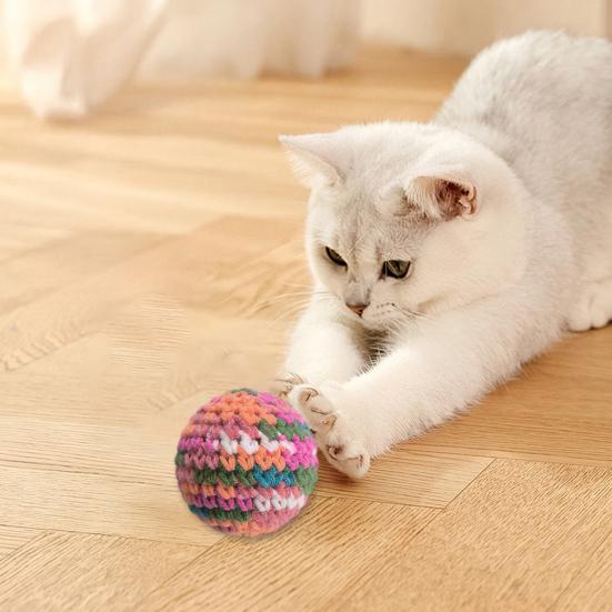 Gehäkelter Katzenball Spielzeug Handgemacht Bunter Katzenball mit Glöckchen Weicher Katzen Rassels Ball Spielzeug für Indoor Kätzchen Kauen Jagen Schlagen