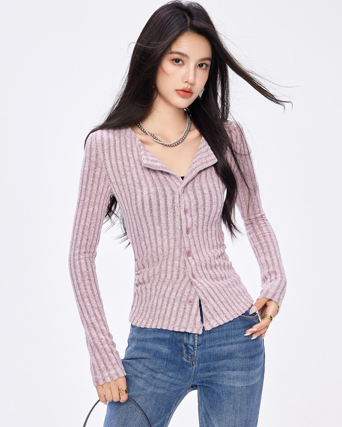 

In-Stock Gray V-Neck Knitted Top - Women s Slim-Fit, Spring 2025 Collection S