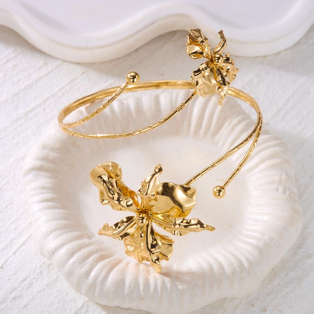Bohemian Enamel Flower Cuff Bracelets for Women Fashion Gold Color Floral Upper Arm Open Bangle Beach Party Jewelry Gift