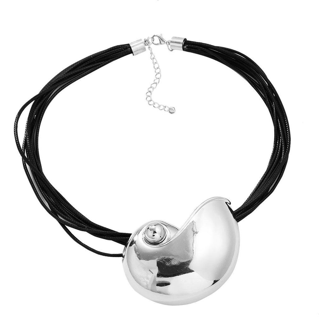 Trendy Summer Conch Alloy Necklace: Shiny Metal Pendant In Ocean Style