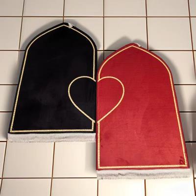 Yousheng 2 Pièces/Ensemble Tapis de Prière Islamique Couples Flanelle Tapis de Prière Motif Cœur Tapis de Sol Cadeaux Islamiques pour Ramadan Aïd Hajj Saint-Valentin